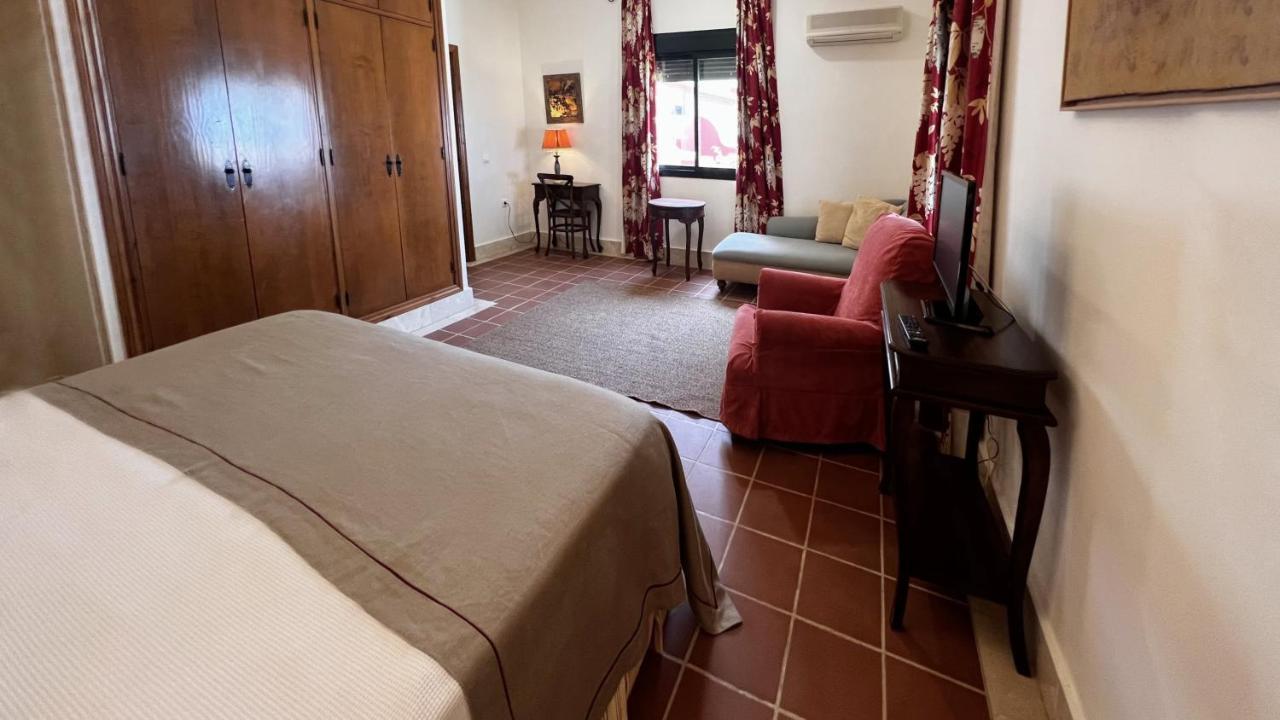 Hotel Sindhura ベヘール・デ・ラ・フロンテーラ エクステリア 写真