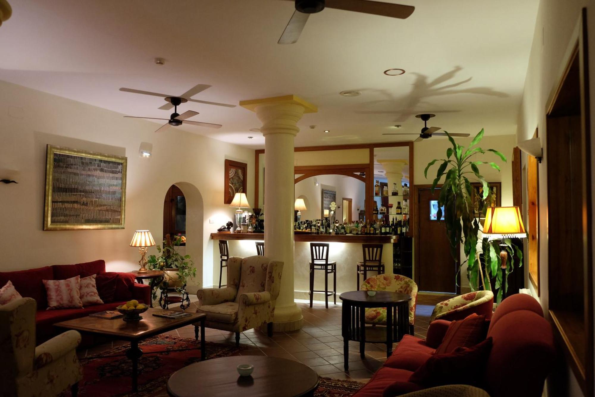 Hotel Sindhura ベヘール・デ・ラ・フロンテーラ エクステリア 写真