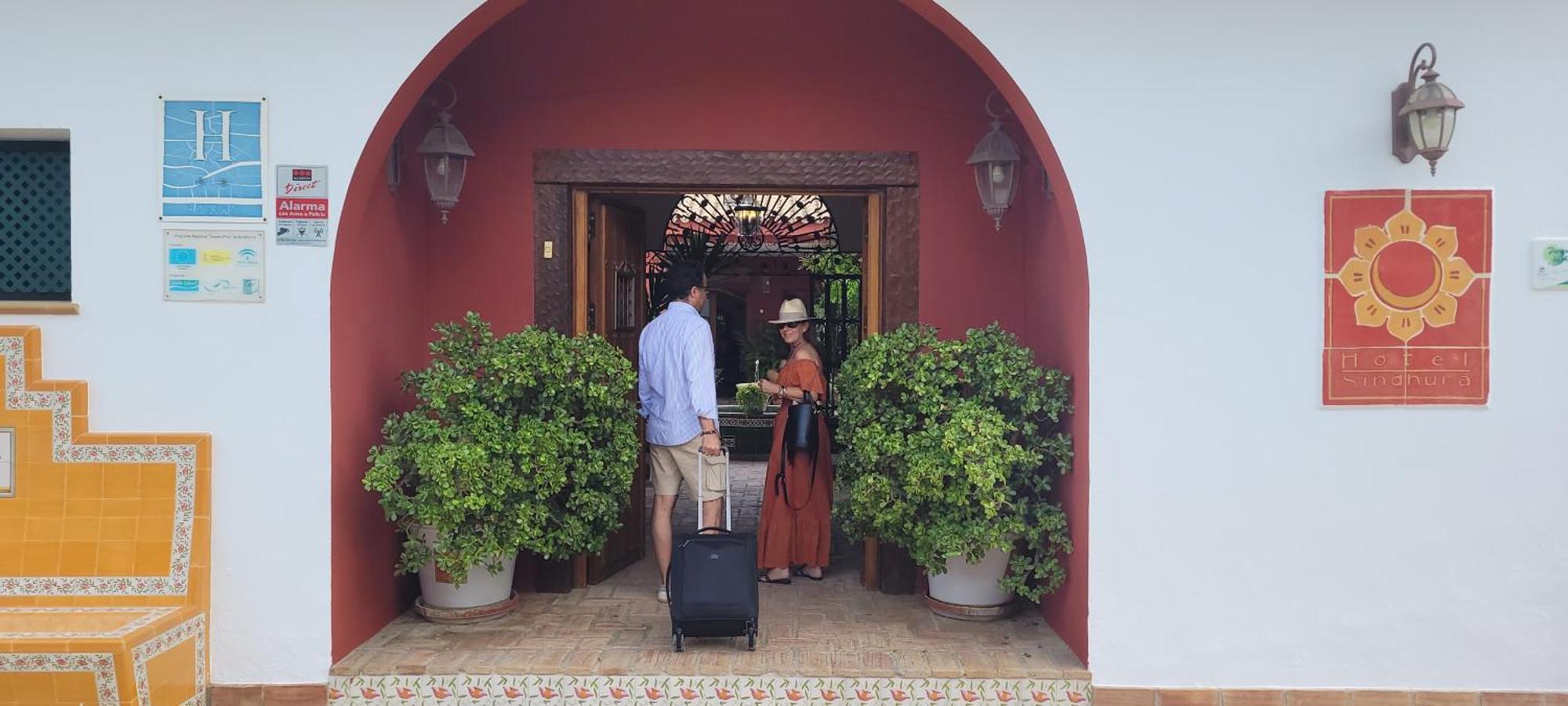 Hotel Sindhura ベヘール・デ・ラ・フロンテーラ エクステリア 写真