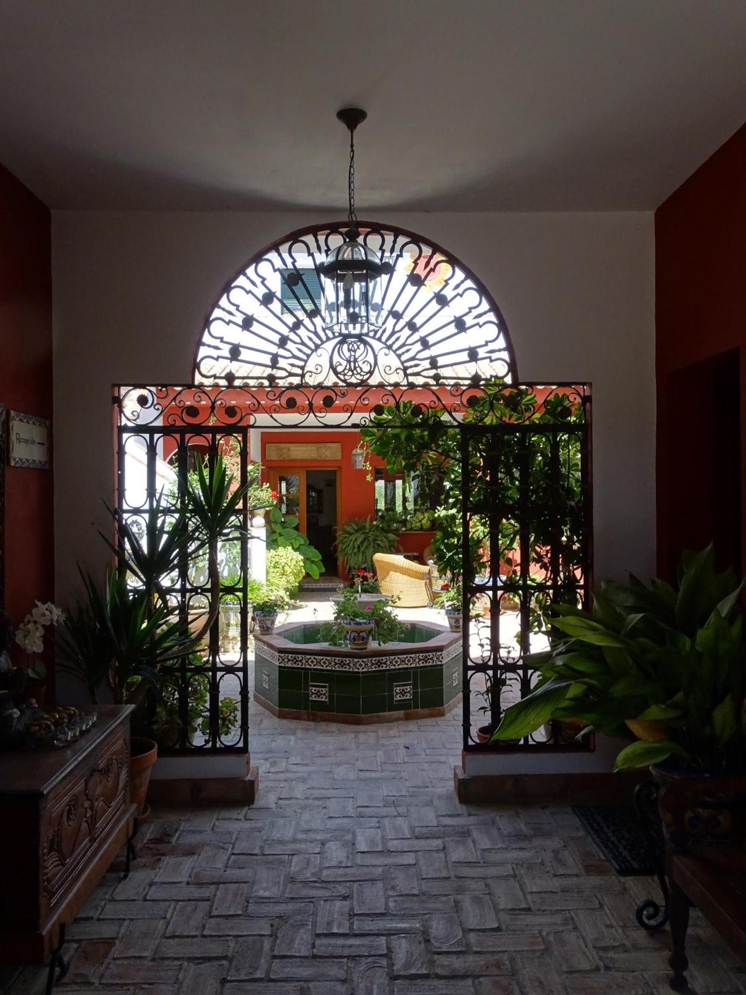 Hotel Sindhura ベヘール・デ・ラ・フロンテーラ エクステリア 写真
