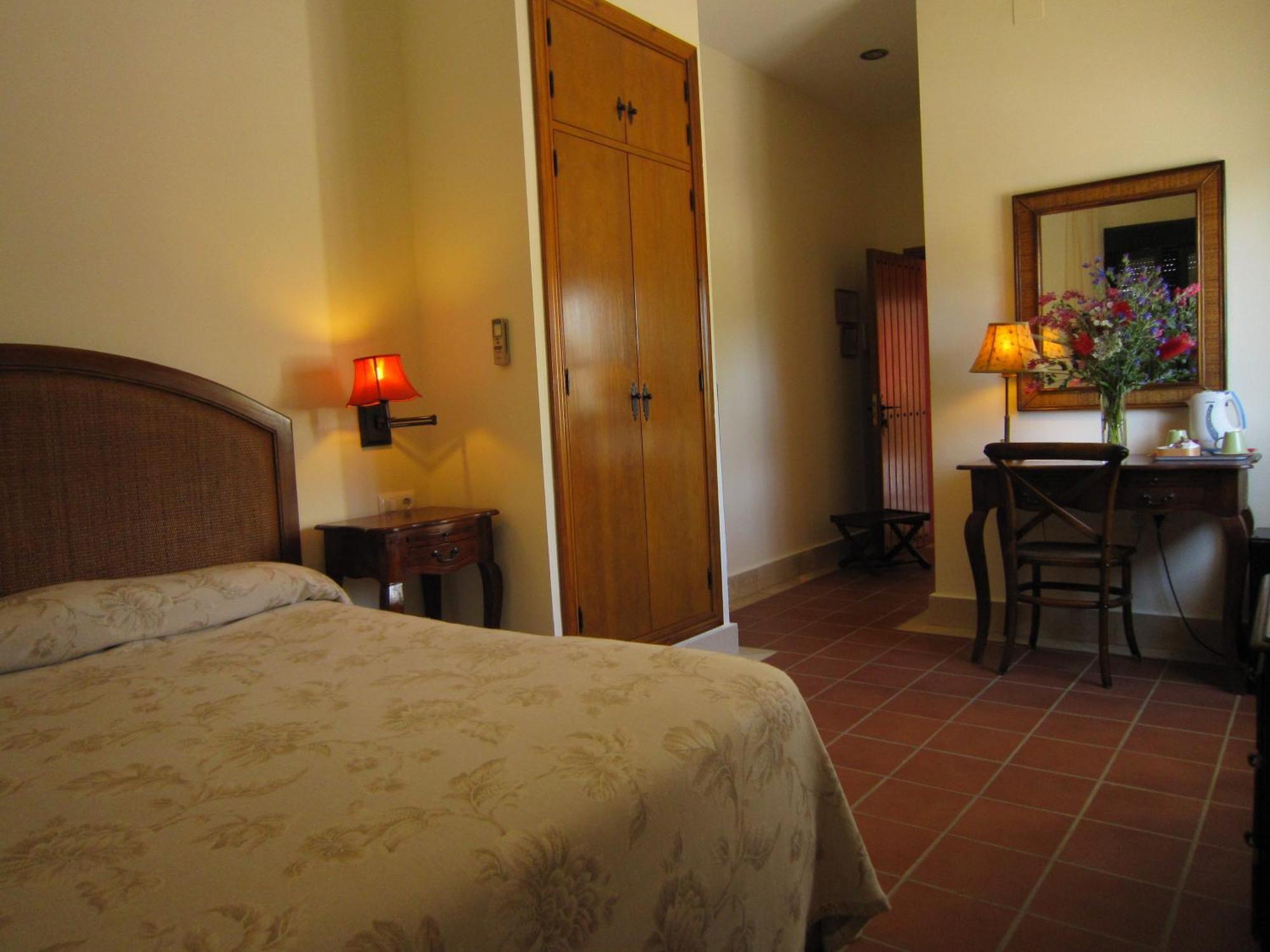 Hotel Sindhura ベヘール・デ・ラ・フロンテーラ エクステリア 写真