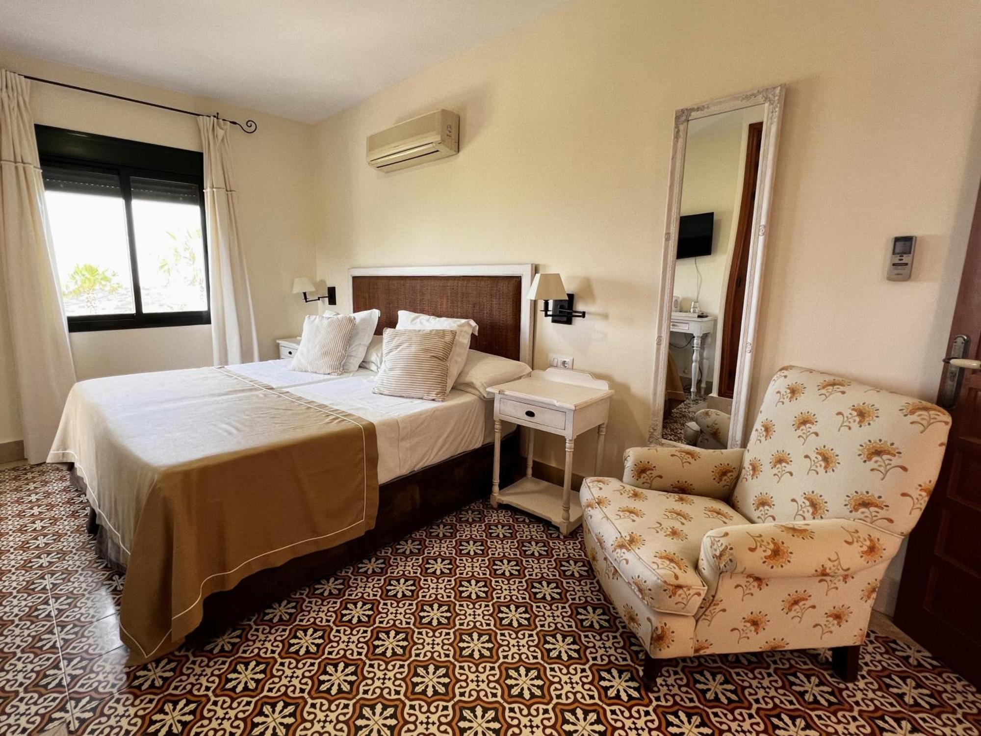 Hotel Sindhura ベヘール・デ・ラ・フロンテーラ エクステリア 写真