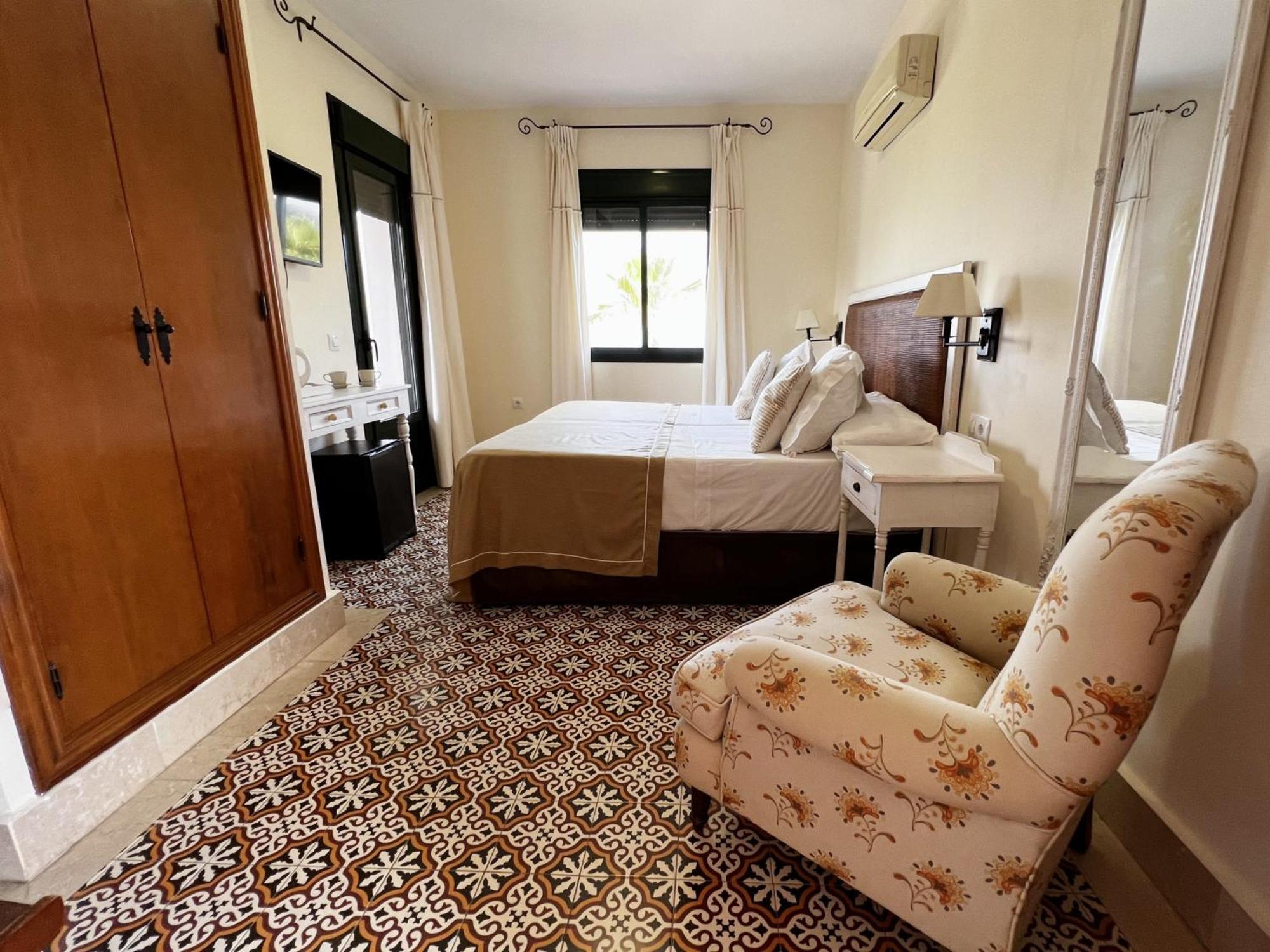 Hotel Sindhura ベヘール・デ・ラ・フロンテーラ エクステリア 写真